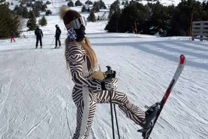 (FOTO) ZAPALILA STAZU Jelena Radanović uživa na snijegu u zebra kombinezonu, a evo šta za to vrijeme radi Sloba