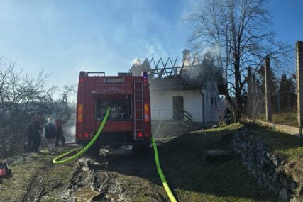 (FOTO) Vatrogasci imali više intervencija: U Slatini kod Laktaša GORJELA KUĆA I AUTOMOBIL