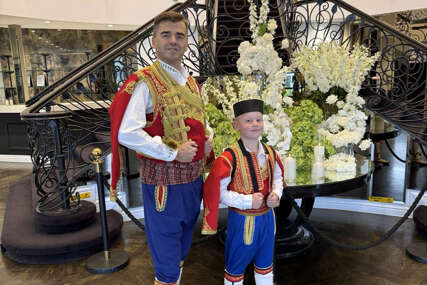 MALIŠAN ČUVA TRADICIJU Sedmogodišnji Luka guslama osvojio srca Srba širom svijeta