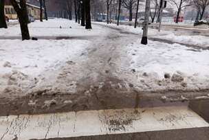 neočišćeni trotoari u centru grada , banjaluka 