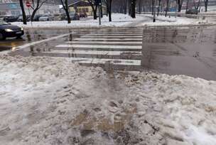 neočišćeni trotoari u centru grada , banjaluka 