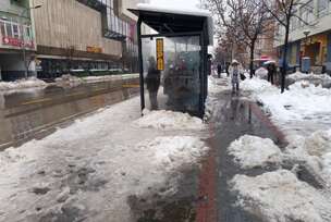 neočišćeni trotoari u centru grada , banjaluka 