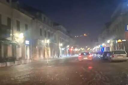 (VIDEO) Glavnom ulicom TEČE RIJEKA: Snažno nevrijeme pogodilo Trebinje, padao i grad
