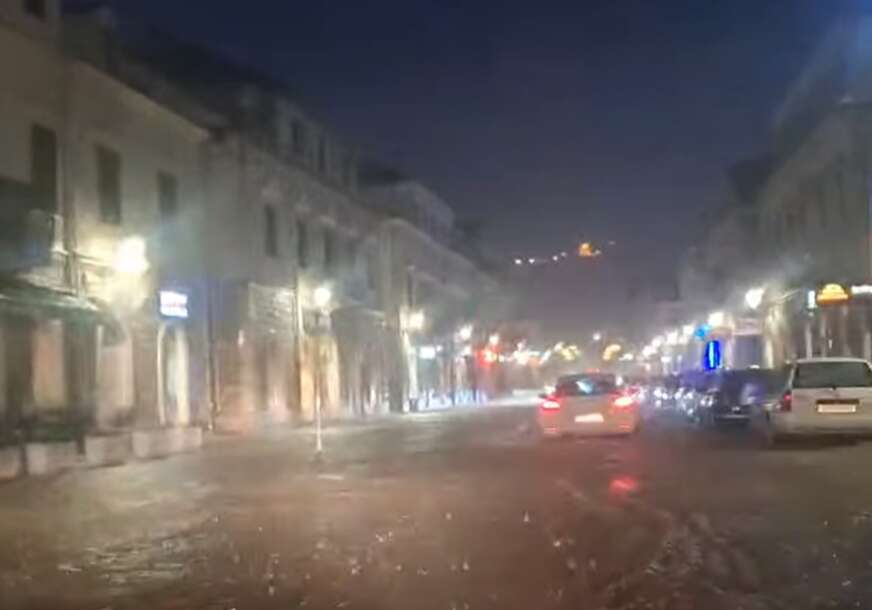 (VIDEO) Glavnom ulicom TEČE RIJEKA: Snažno nevrijeme pogodilo Trebinje, padao i grad