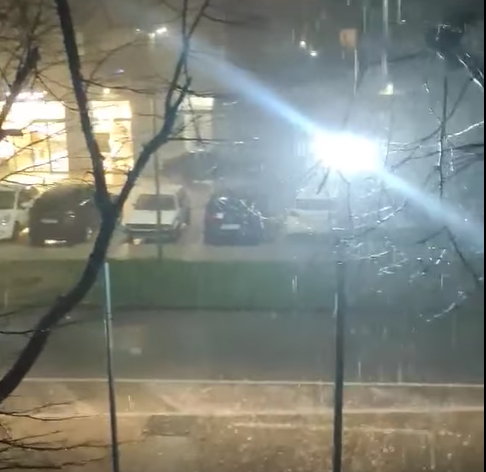 (VIDEO) Trebinjem protutnjalo nevrijeme: Pogledajte šta su kiša i vjetar ostavili na ulicama, POSTOJI I BOJAZAN OD POPLAVA