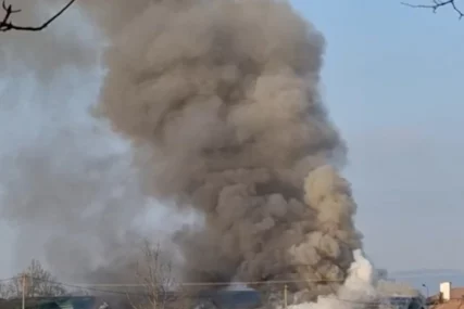 (FOTO, VIDEO) Masovni ukrajinski napad u srcu Rusije: Zatvoren aerodrom poslije udara dronova