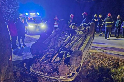 Vatrogasci morali sjeći auto: Troje mladih čudom PREŽIVJELO STRAVIČNU NESREĆU nakon što su udarili u betonski stub