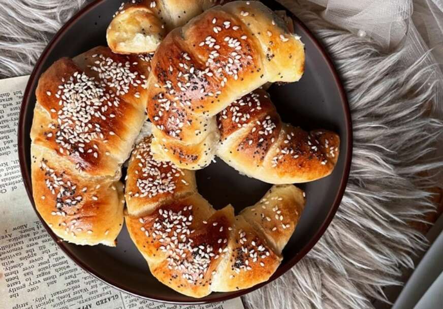 pahuljaste kiflice sa sirom