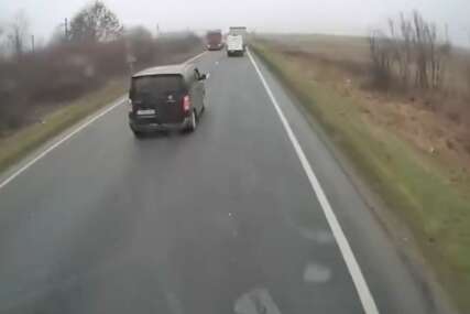(UZNEMIRUJUĆI VIDEO) STRAHOVITA NESREĆA Poginulo 7 navijača Paoka, 3 osobe povrijeđene