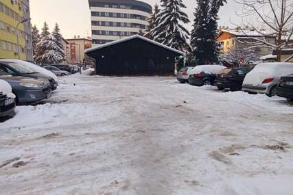 zaleđeni parkinzi u banjaluci 