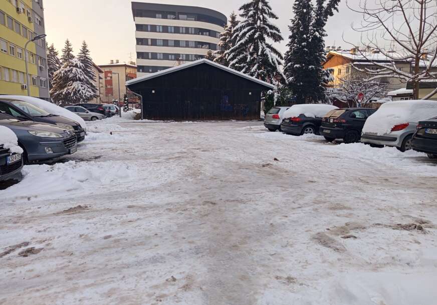zaleđeni parkinzi u banjaluci 