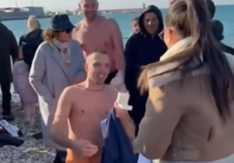 policajac zaprosio djevojku nakon plivanja na bogojavljenje