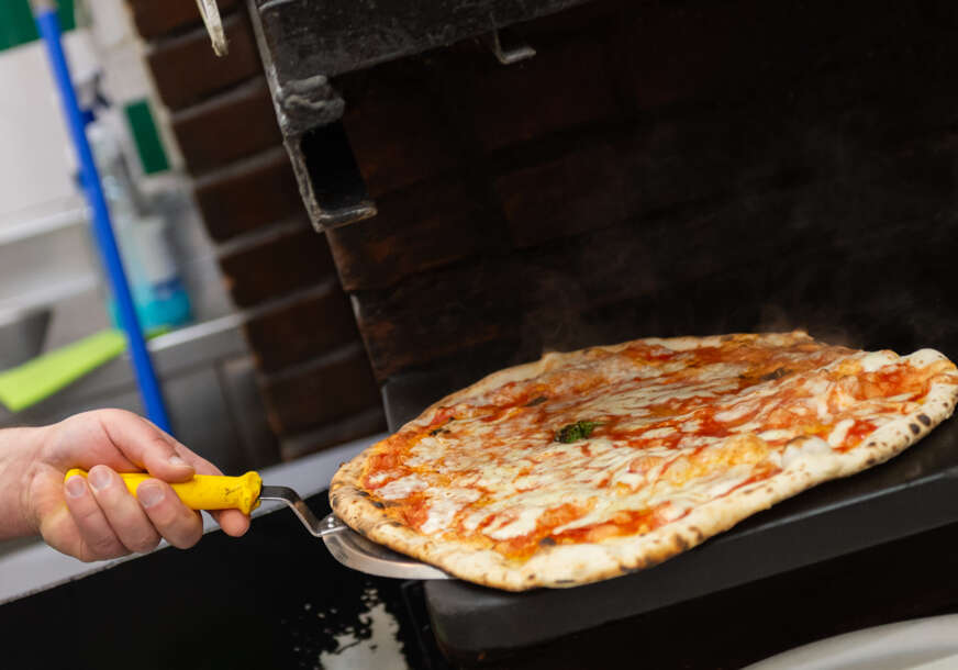  Pizza je danas svjetski poznato italijansko jelo