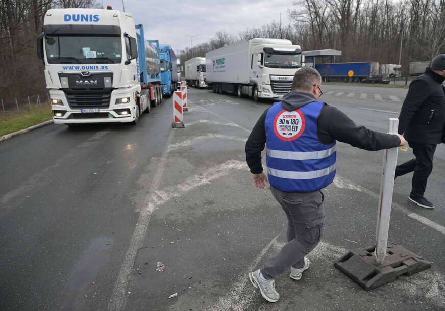 (VIDEO, FOTO) PROTEST PREVOZNIKA Granične prelaze sa Hrvatskom blokira 5.000 kamiona iz BiH, vozači poručuju da OSTAJU 7 DANA