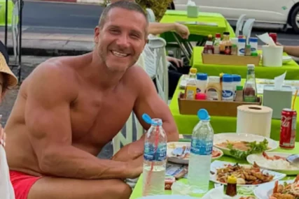 (FOTO) Saša Kovačević sa vjerenicom na egzotičnoj destinaciji: Sa njima i poznati pjevač, Milica Todorović odmah reagovala
