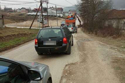 (FOTO) Samo u Banjaluci: Skupljanje smeća u "špicu" radnog dana i saobraćajne gužve