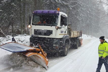 UPOZORENJE IZ MUP Veoma opasni uslovi za vožnju zbog ledene kiše