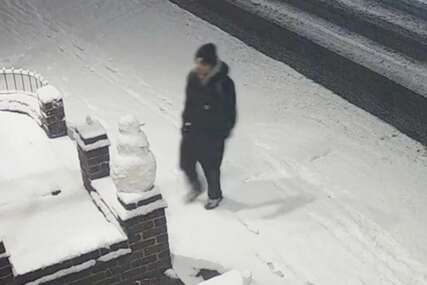 (VIDEO) „Ne zovemo policiju, ali smo zbunjeni“ Ukrao Snješka ispred kafića i nestao u noći, ljudi u šoku dijele snimak sa nadzornih kamera