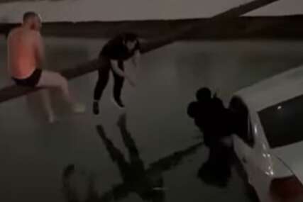 (VIDEO) "Običan dan u Dagestanu" Tri heroja spasila dijete iz TAKSIJA KOJI TONE, snimak obišao svijet