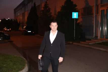 „JA I TI SMO SAD KOLEGE“ Pjevač nije htio nikome da govori da sa njim po veseljima pjeva NJEGOVA KĆERKA