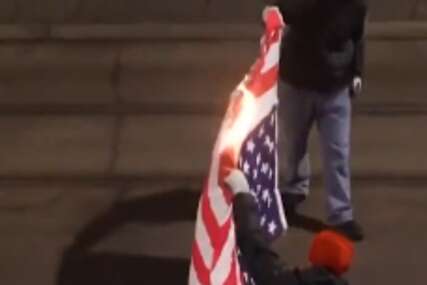 (VIDEO) "NIJE DOBRODOŠAO" Protesti protiv Trampa u Švajcarskoj, zapaljena zastava SAD