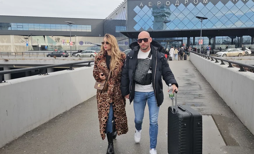 (FOTO) Svi su gledali u njih: Tea Tairović sa mužem stigla u Srbiju, LEOPARD BUNDA u prvom planu