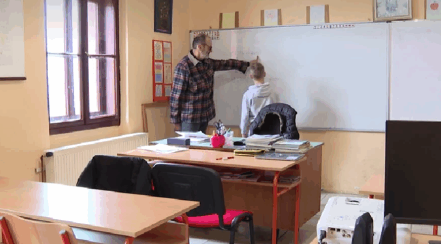 Nikola je jedini učenik u svojoj školi: Svakog dana pješači kilometrima, a kada završi četvrti razred, svemu dolazi kraj