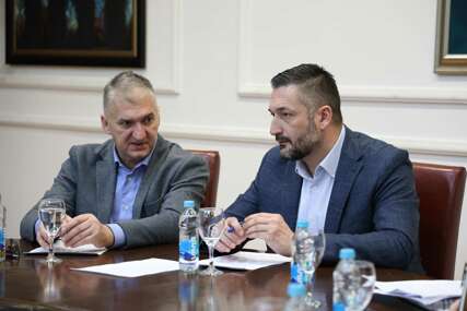 (FOTO) "Kad nema Draška, mi to začas" Sjednica trajala 11 minuta, Banjaluka oborila rekord efikasnosti