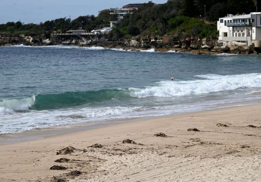 (VIDEO, FOTO) Prijeti joj katastrofa: Zatvorena jedna od NAJPOPULARNIJIH PLAŽA na svijetu, na njoj je snimana čuvena serija