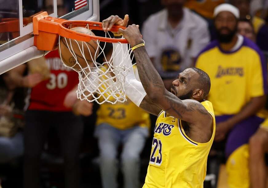(VIDEO) Istorija u NBA ligi: Matori Lebron Džejms upisao tripl-dabl u pobjedi Lejkersa