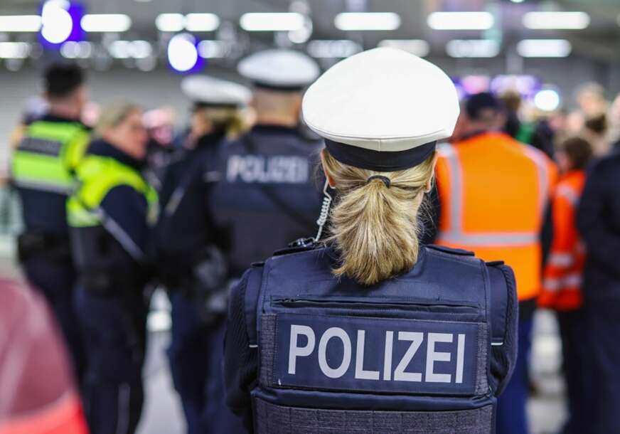 Svađa eskalirala u nasilje: Mladić nožem povrijedio više ljudi u autobusu