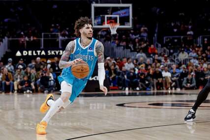 (VIDEO) OSTAO NEPOVRIJEĐEN NBA zvijezda imala saobraćajnu nesreću