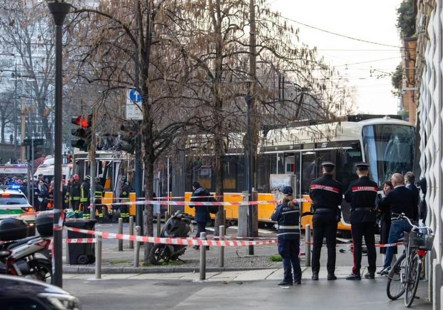 (VIDEO, FOTO) POGINULA JEDNA OSOBA, POVRIJEĐENO 38 Tramvaj iskočio iz šina u Milanu i udarilo u zgradu