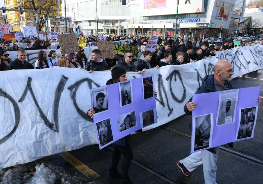 MLADI IZNIJELI NOVE ZAHTJEVE Završen protest u Sarajevu, za subotu najavljen veliki skup ispred Zemaljskog muzeja