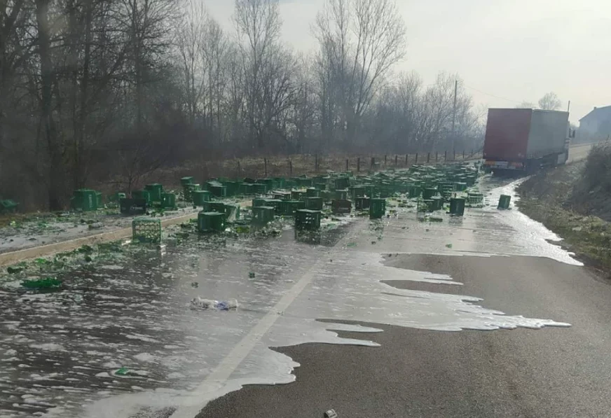 gajbice piva ispale iz kamiona