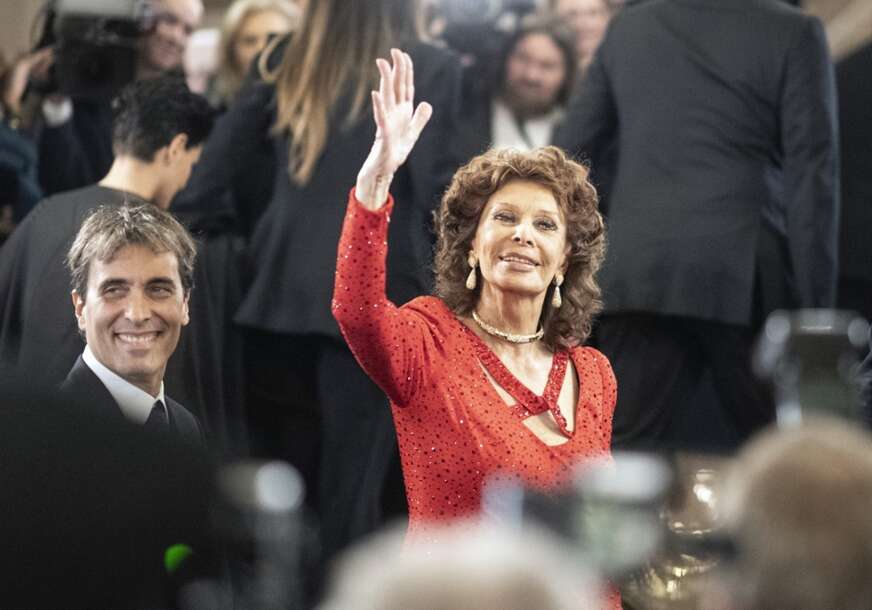 (FOTO) Podignuta na VULKANSKOJ LAVI: Na prodaju VILA u kojoj je živela Sofija Loren, stara više od 100 godina