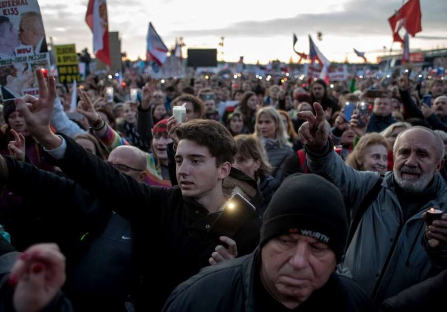 POLITIČKI SUKOB DRMA ČEŠKU Protesti širom zemlje u znak podrške predsjedniku