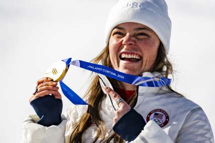 (VIDEO) "Otpao je" Skijašica doživjela peh, olimpijska šampionka u spustu slomila medalju