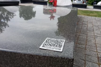 Skenirate QR KOD na spomeniku i ČUJTE GLAS POKOJNIKA: Novi trend na srpskim grobljima uzima maha