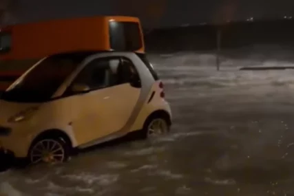 (VIDEO) APOKALIPSA U HRVATSKOJ Uraganska oluja ruši sve pred sobom, more ušlo u kuće, očajni ljudi brane svoje domove