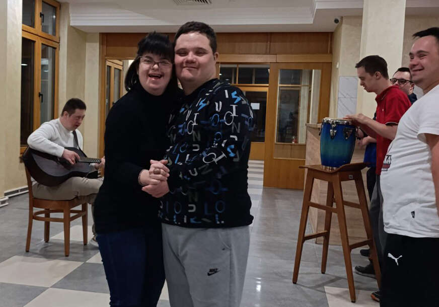 (VIDEO, FOTO) REVOLUCIJA INKLUZIJE NA PALIĆU Štićenici Down syndrom centra u posjeti vinariji "Zvonko Bogdan" – Autonomija i dostojanstvo ispred dijagnoze
