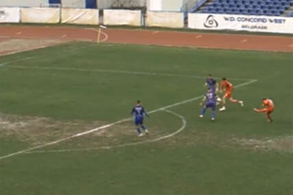 (VIDEO) Postigao gol u 16. sekundi: Golgeter uhvatio i golmana i kamermana nespremnog