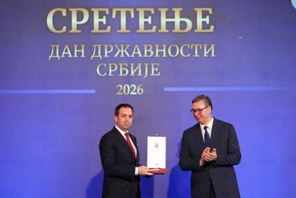 (VIDEO, FOTO) Vučić odlikovao Selaka Sretenjskim ordenom: Državno priznanje za politiku stabilnosti i nacionalne odgovornosti