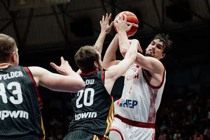 Šarić i Hezonja prednjačili: Hrvatska pobijedila prvaka svijeta i napravila ogroman korak ka Mundobasketu