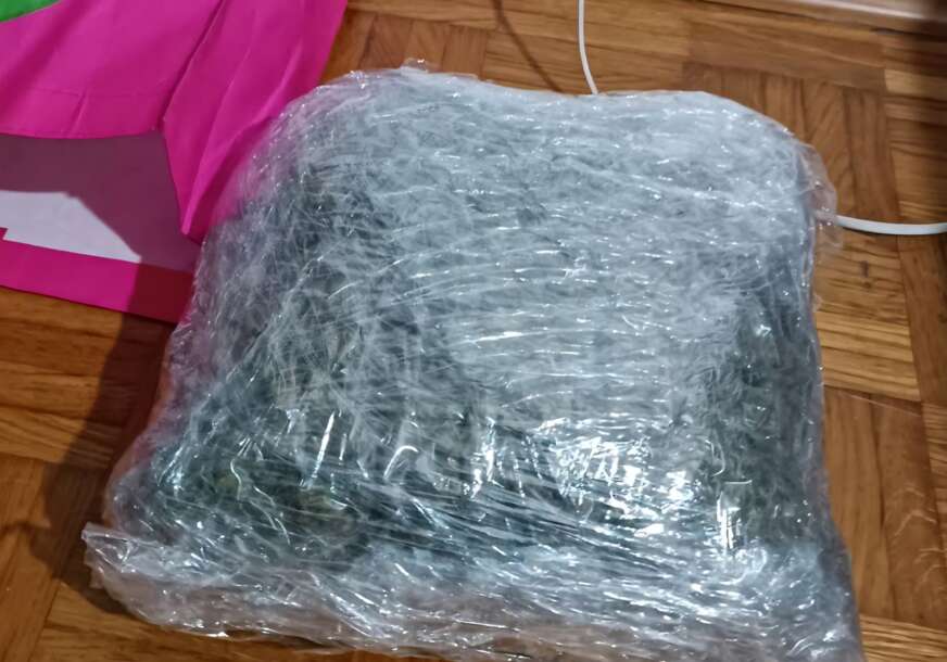 (FOTO) Akcija "Blok" u Banjaluci: Uhapšen državljanin Hrvatske, zaplijenjeno VIŠE OD KILOGRAM MARIHUANE