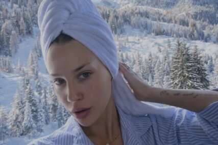 (FOTO) Pozirala na snijegu sa peškirom: Sergej Trifunović i Isidora OTIŠLI NA DOLOMITE, pa pokazali kako se hrane