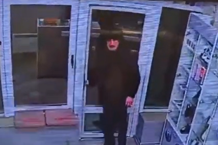 (VIDEO) Iz radnje u Istočnom Sarajevu ukradena torbica: Vlasnik nudi 5.000 KM NAGRADU da se pronađe lopov