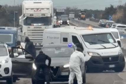 (VIDEO) Filmska pljačka u Italiji: Naoružana banda izvela zasjedu na vozilo za prevoz novca, policija uhapsila trojicu osumnjičenih