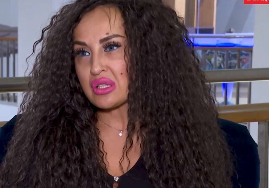 (VIDEO) "UMRLA MI JE CIJELA PORODICA" Pjevačica u bolnoj ispovijesti otkrila da ju je menadžer ucjenjivao da spava sa pjevačem