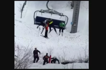 (VIDEO) Ponovo drama na Jahorini: Dijete VISILO SA ŽIČARE, prolaznici pokušavali da ga spasu